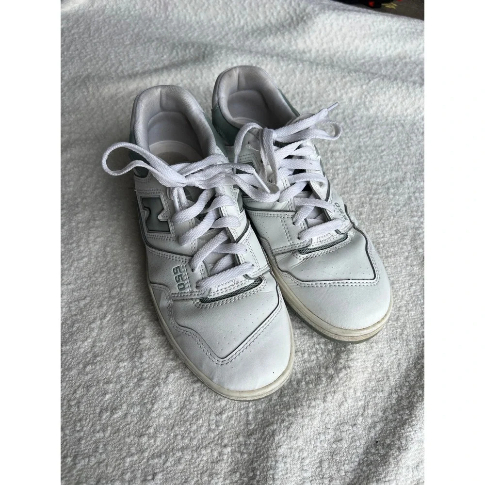 New Balance 550 Sea Salt Sage Green Leather Sneakers BBW550BG Womens 9.5